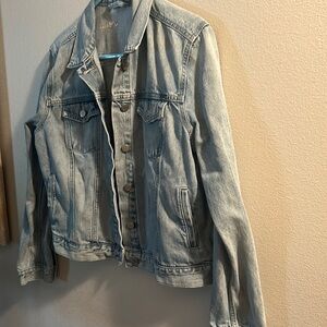 GAP brand light wash jean jacket. Size xl.